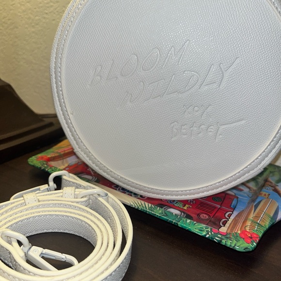 Betsey Johnson CO Petal Kitsch CrossBody Purse Daisy Bloom Wildly Original - Picture 4 of 7